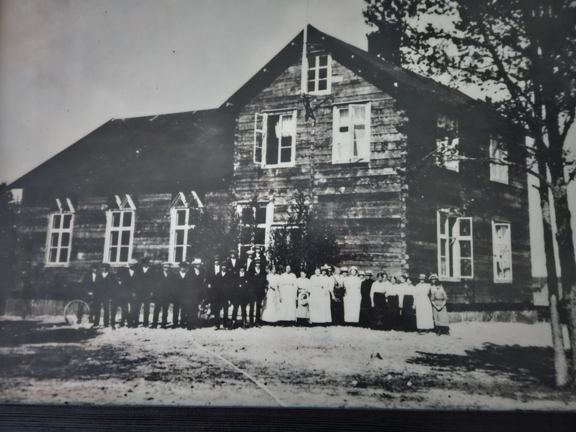 Missionshuset en solig sommarsöndag 1913